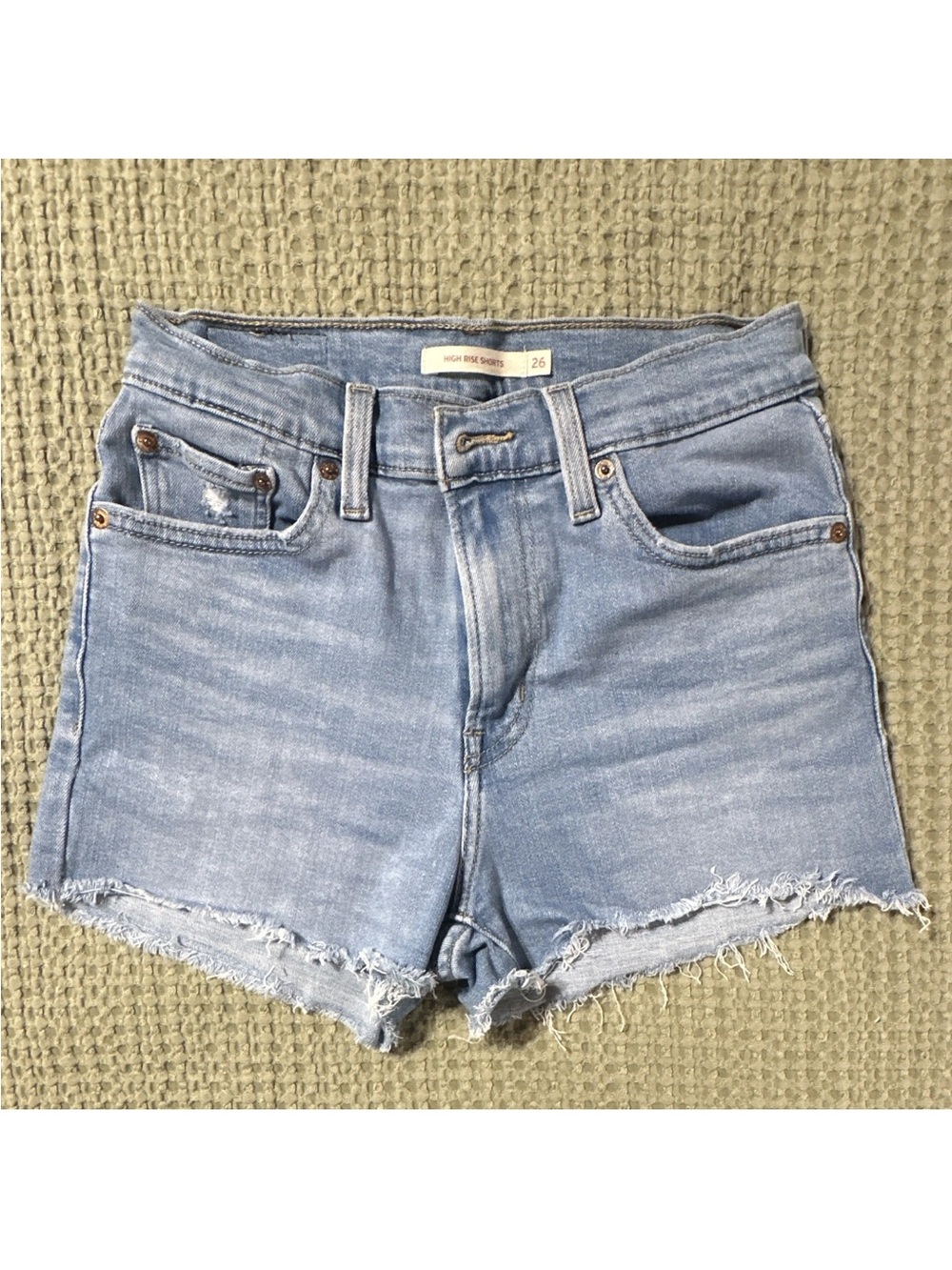 Levi’s Women’s 26 High Rise Light Wash Blue Denim Cut Off Shorts 5-Pocket Zip
